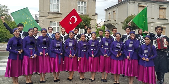 Adana Çerkes Derneği Makedonya çıkartması (4)