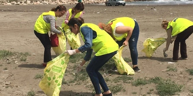 Karataş Sahillerini Temizlediler