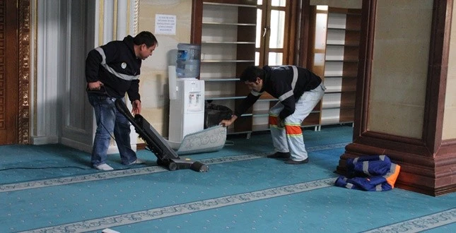 ADANA’NIN CAMİLERİNDE KIŞ TEMİZLİĞİ