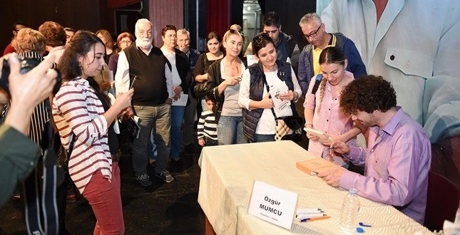 ÖZGÜR MUMCU ADANALILARLA BULUŞTU