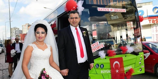 BELEDİYE OTOBÜSÜ, GELİN ARABASI OLDU