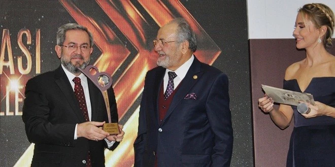 ÜNÜVAR’A EN İYİ ERKEK MİLLETVEKİLİ ÖDÜLÜ
