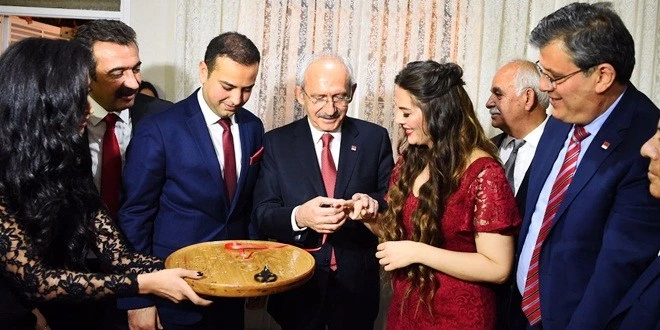 KILIÇDAROĞLU NİŞAN YÜZÜĞÜ TAKTI