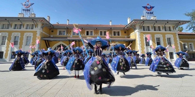 MİLYONLAR KARNAVAL İÇİN ADANA SOKAKLARINDA