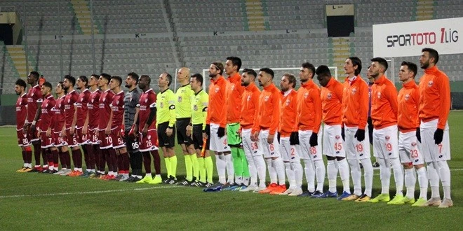 SEYHAN BELEDİYESPORLU FUTBOLCULARA ÇETİN’DEN DESTEK