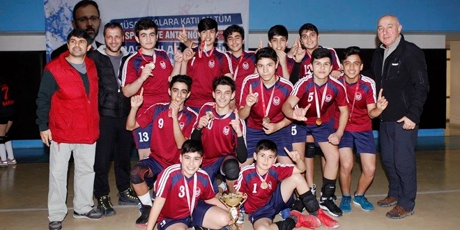 GAZİ ORTAOKULU: NAMAĞLUP ŞAMPİYON