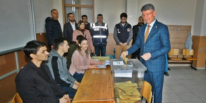 YENİ: SEÇİMLER BİRER DEMOKRASİ BAYRAMIDIR