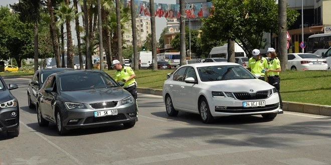 YAYA GEÇİTLERİNDE TRAFİK UYGULAMASI