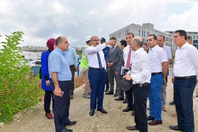 VALİ DEMİRTAŞ: CEYHAN DEVLET HASTANESİ KISA SÜREDE TAMAMLANACAK