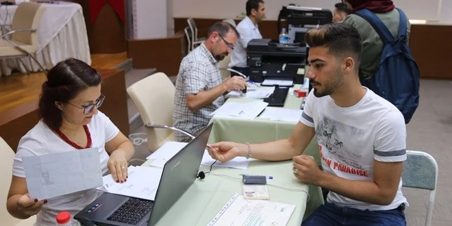 335 YABANCI ÖĞRENCİ ÇÜ’YE KAYIT YAPTIRACAK