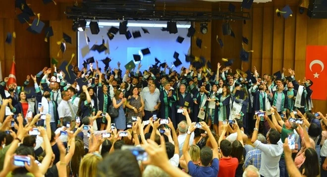 107 İnşaat Mühendisi Çukurova Üniversitesi’nden Mezun Oldu