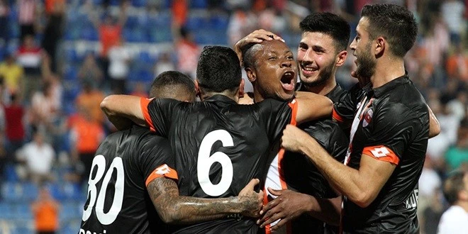 ADANASPOR’DA GALİBİYET SEVİNCİ