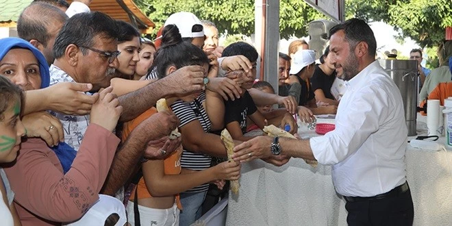 LEZZET FESTİVALİNDE AKP-CHP’Lİ BAŞKANLARIN DAYANIŞMASI