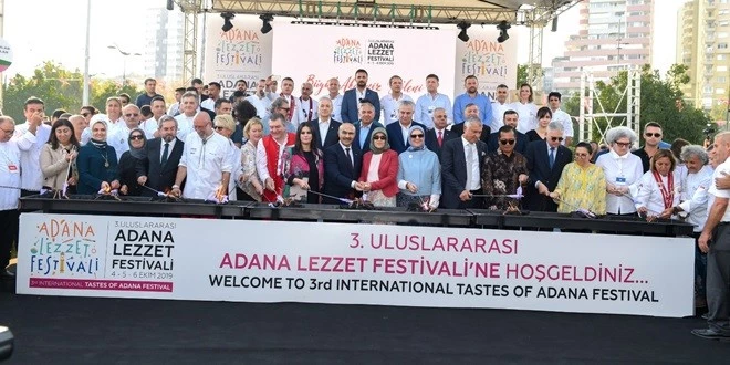 “3 ULUSLARARASI ADANA LEZZET FESTİVALİ” KORTEJ YÜRÜYÜŞÜ VE MANGAL ATEŞİ