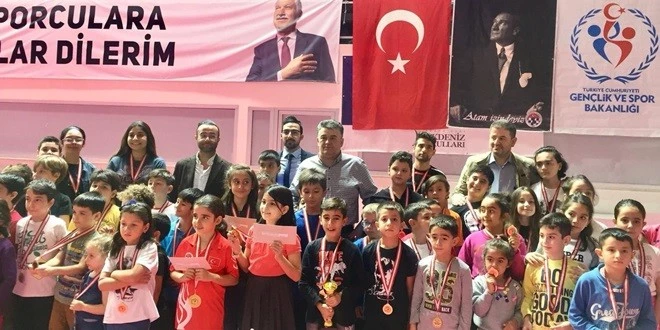 5 KATEGORİDE 400 SPORCU YARIŞTI