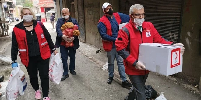 ADANA’DA YAŞLILAR İÇİN MARKETLERDEN VEFA DESTEK GRUBU