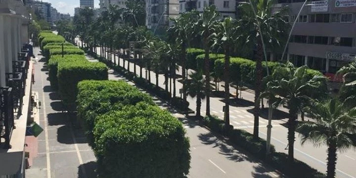 SOKAĞA ÇIKMA YASAĞININ İLK GÜNÜ ADANA ATATÜRK CADDESİ