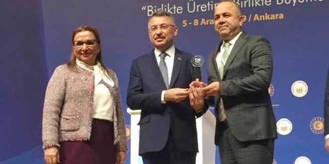 TİCARET MÜDÜRÜ EKİZ’E OKTAY’DAN PLAKET