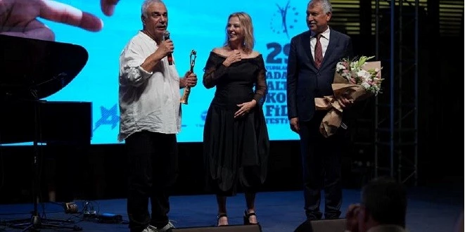 ALTIN KOZA’DA ONUR ÖDÜLLERİ, HALE SOYGAZİ VE MÜJDAT GEZEN’E VERİLDİ