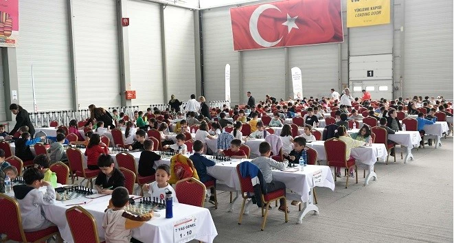 SATRANÇ TURNUVASINDA 120 SPORCUYA ÖDÜL