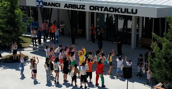 SABANCI VAKFI, “HATAY’A 3 AYDA 3 OKUL” SÖZÜNÜ TUTTU