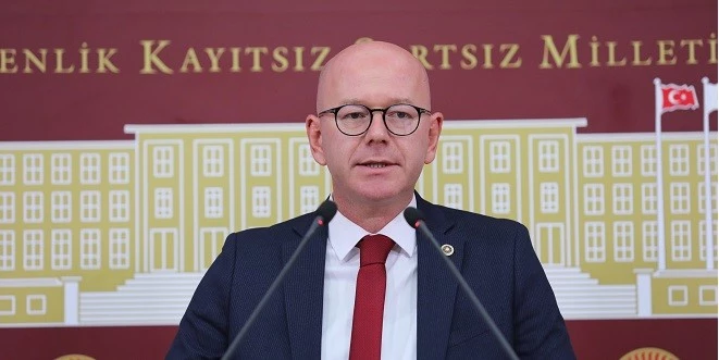 <strong>CHP’Lİ SERKAN SARI: TURİSTLER 5 YILDA 527 MİLYON LİRAYI ÖDEMEDEN GİTTİ</strong>