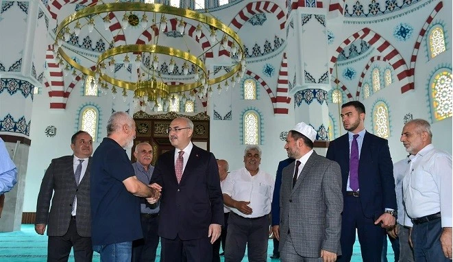 VALİ KÖŞGER CAMİ AÇILIŞI YAPTI